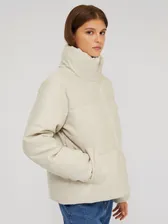 Тёплая короткая куртка из экокожи с высоким воротником zolla N24335102064
