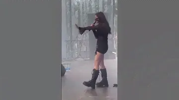 Tenderlybae опозорилась на сцене или нет?