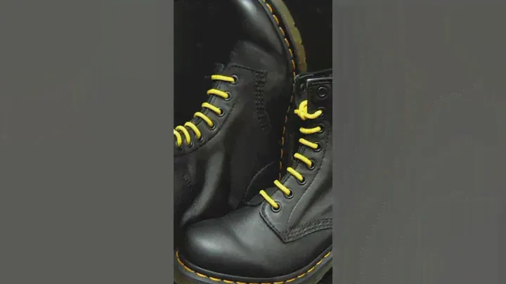 Что значат желтые шнурки на ботинках Dr.martens?