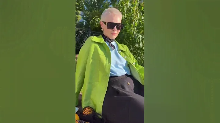 Джинсовая куртка из облегчённого денима