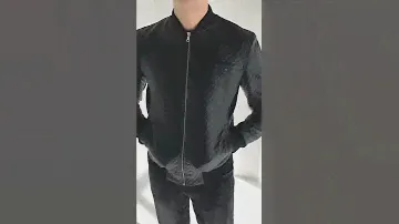 Стильный мужской бомбер